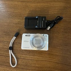 TESTED! Nikon Coolpix S7000 16.1mp with battery, charger and strap Digital Camera
