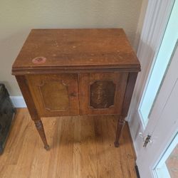 Electric Singer Sewing Machine In Table