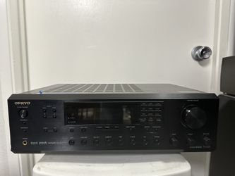 Onkyo Receiver (Read Description)