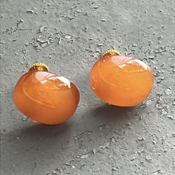 New pressed amber brown screw earrings 
