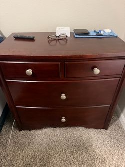 Cherry Wood 4-Drawer Dresser