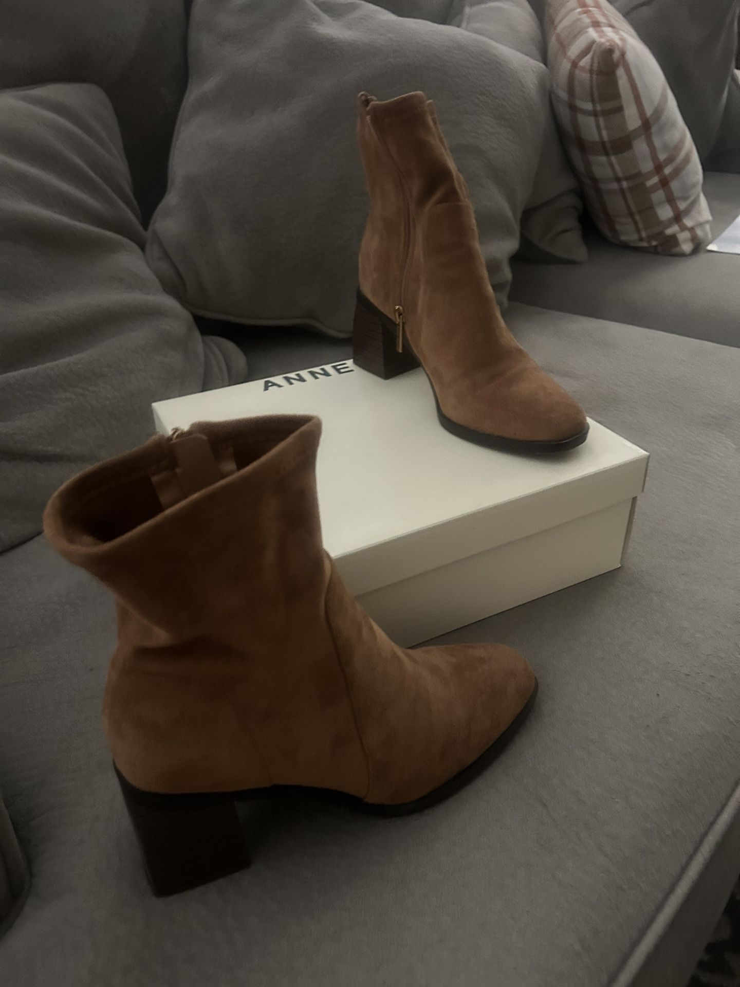 New Aldo And Uggs Boots ! Used Ann Taylor Boots And Mia Sandals New !!