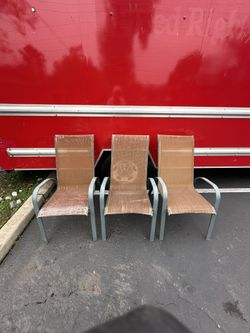 street chairs in good condition