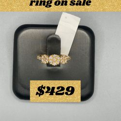18 Kt Gold And Diamond Ring On Sale