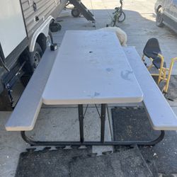  6-foot folding picnic table 