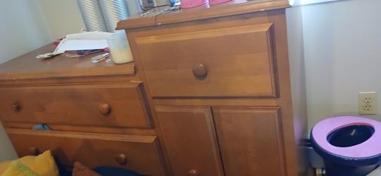 Solid Wood Dresser.. Great Condition 100