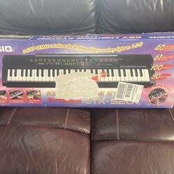 Casio CTK-520L Key Lighting System 3 Step Lesson Electronic Light Up Keyboard