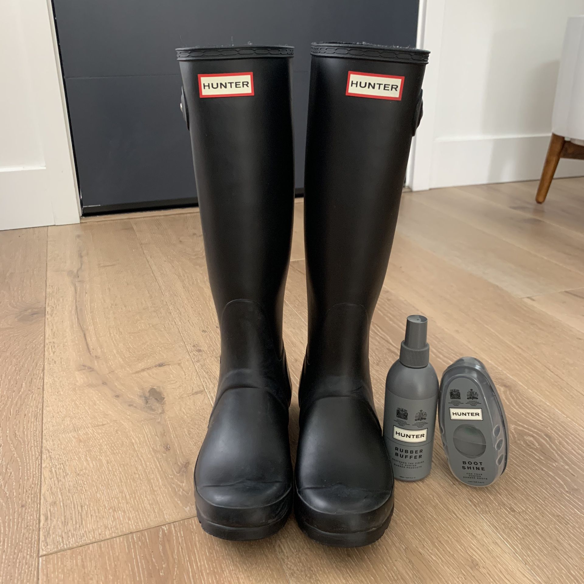 Hunter rain boots - black, tall, size 7