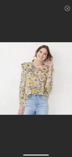Hardly worn Women’s Lauren Conrad Ruffle shoulder Sweatshirt in Beatrice Blooms