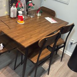 Dinner table 4 Chairs 