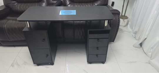 Manicure table