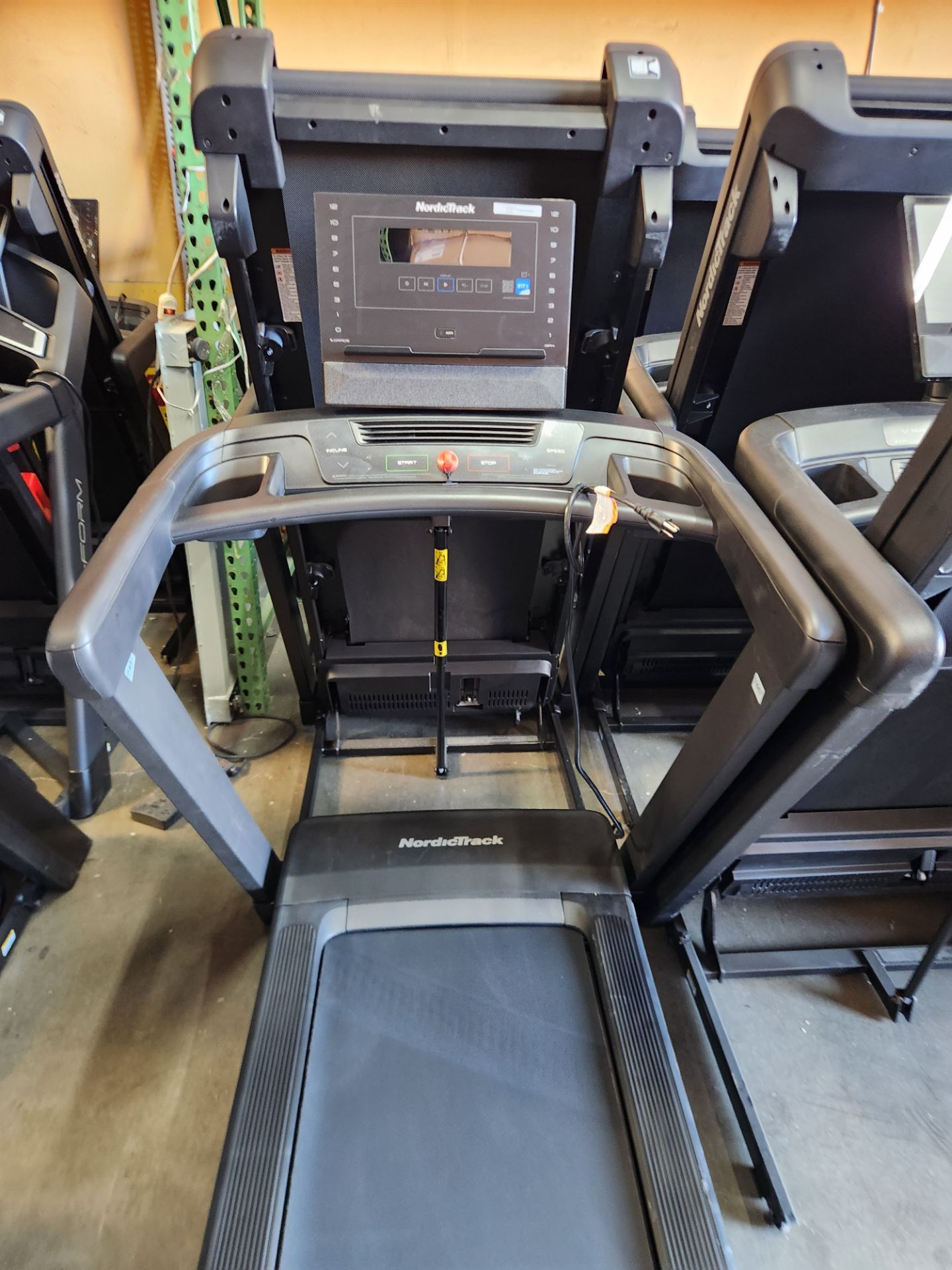 Nordictrack T series 8 treadmill- 3.0HP motor- 500$