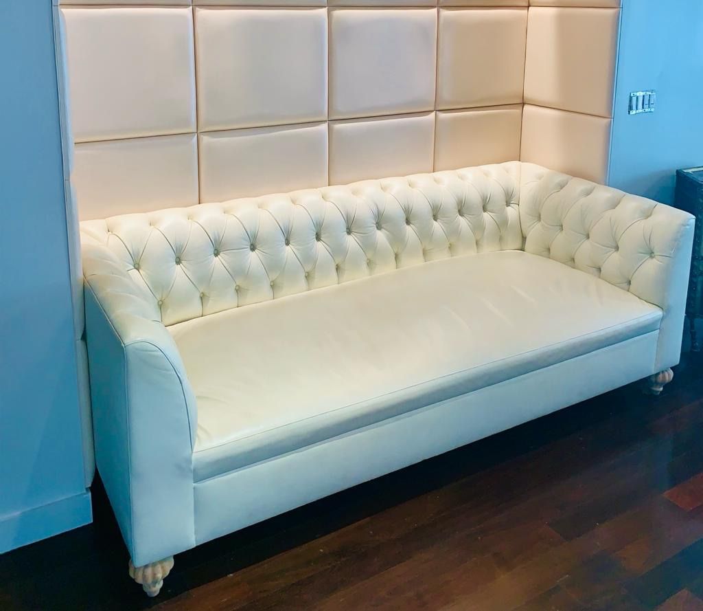 Stunning Modern White leather Chesterfield Sofa (Chelsea)