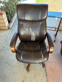 Lazyboy Leather Chair $10