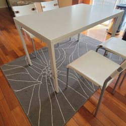 Dining table, 4 chairs, and luxurious rug