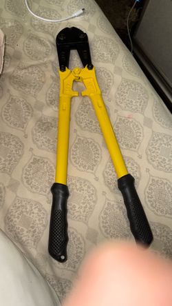 Bolt cutter