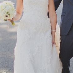 Elegant Lace Wedding Dress – Sweetheart Neckline, Size 6, Fits 5’10