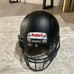 Riddle speed helmet