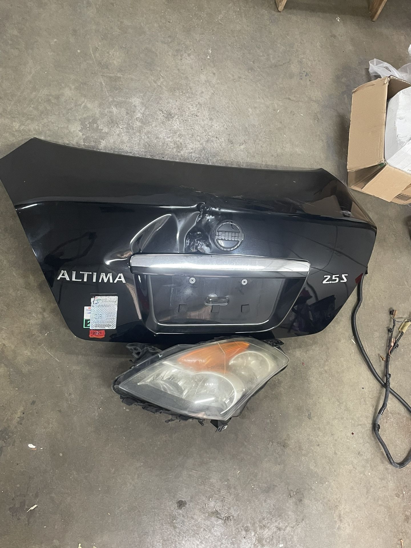 Nissan Altima Trunk And Headlight