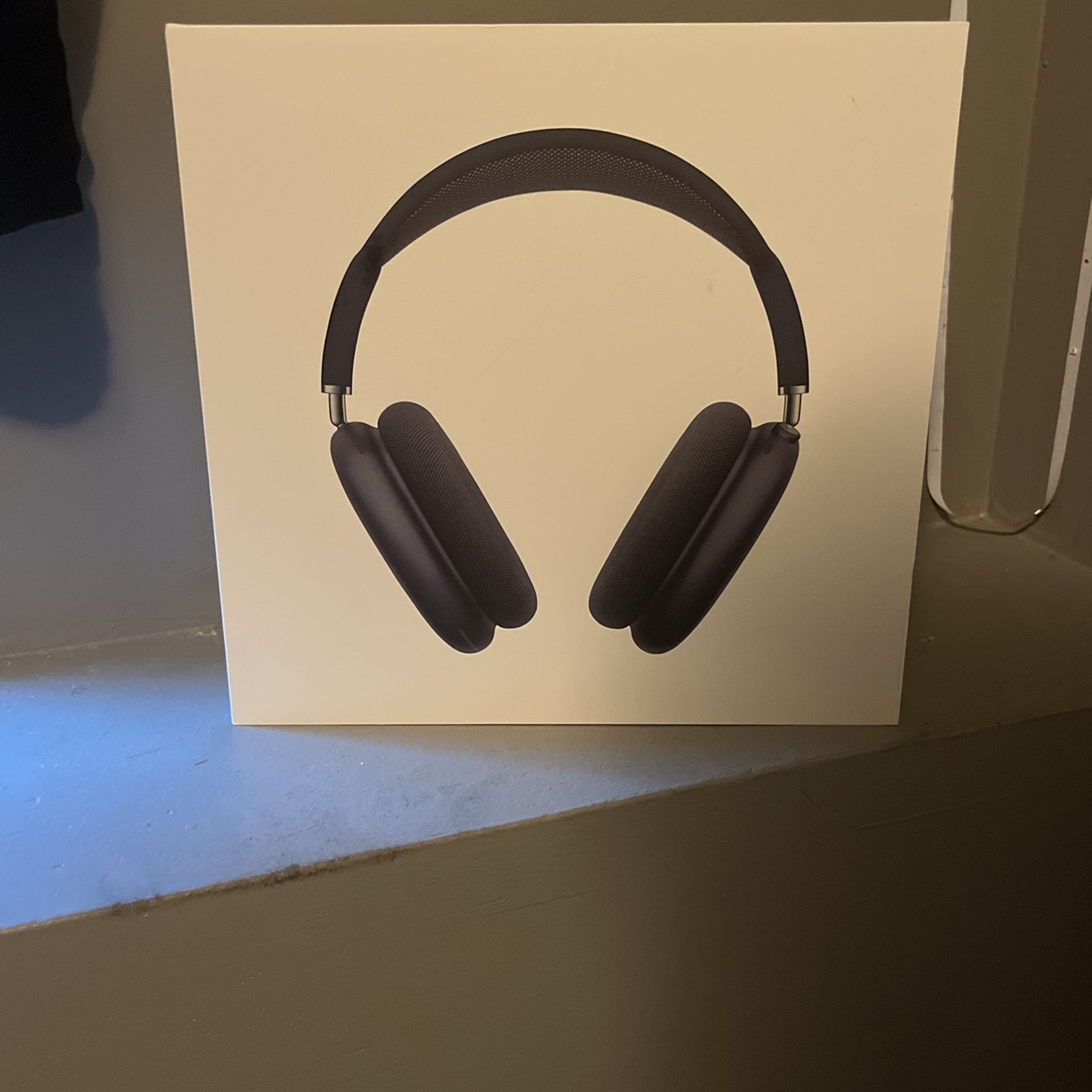 Apple AirPods Max with OEM Lightning to USB-C Cable Space Gray