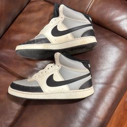 Size 9 Nike Court vision used