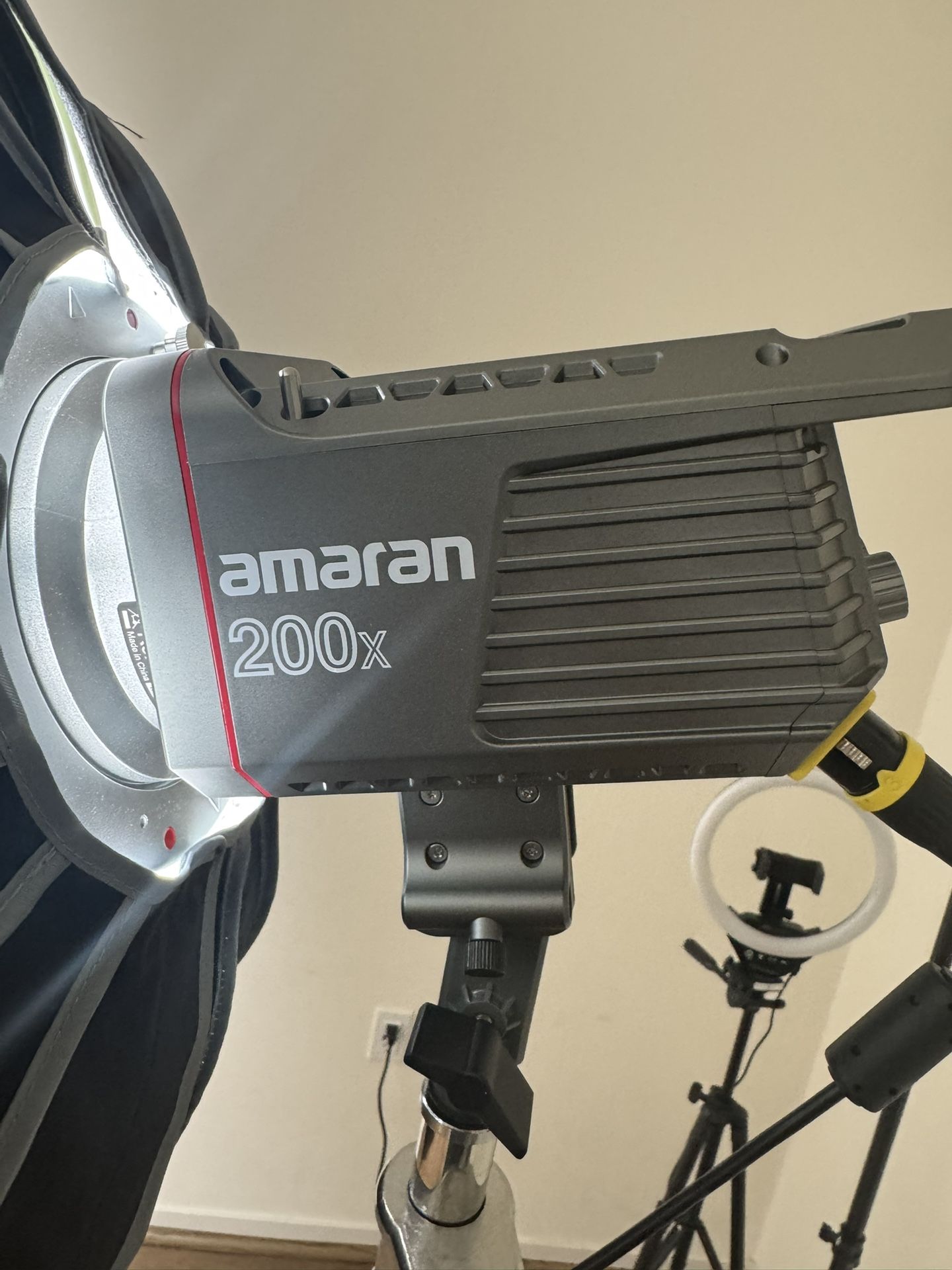 Amaran 200X & 200XS (soft box, C-stand)