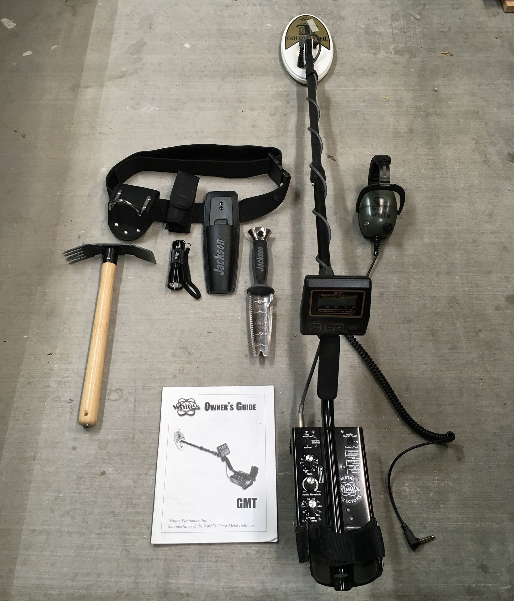White Goldmaster GMT metal detector