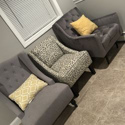 Living Room Chairs 