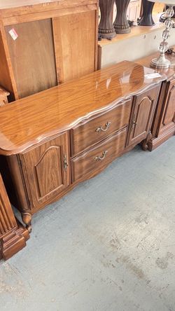(In store) Broyhill Ornate Veneer Finish Sideboard