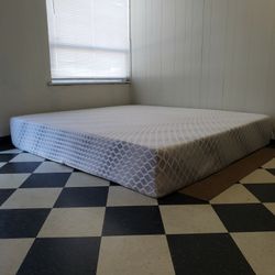 King size mattress - can DELIVER almost anywhere for $20 extra - please see all photos and read everything 🙂