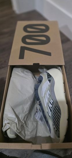Adidas Yeezy 700 v3