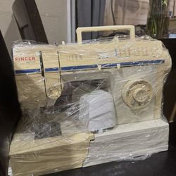 Singer Sewing Machine 