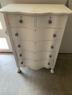 White Vintage Dresser With Blue Knobs