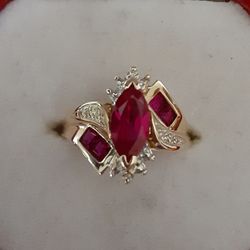 Beautiful Red Ruby Diamond Ring 10k