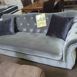 BEAUTIFUL SOFA AND LOVESEAT 