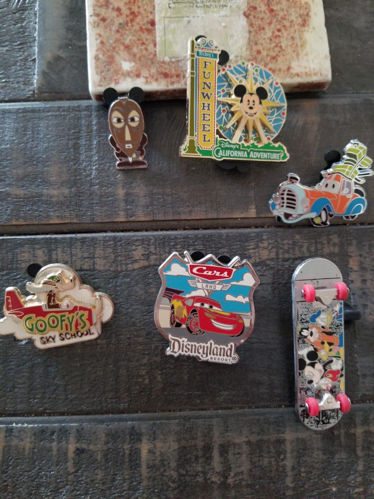 Disneyland Collectors Pins