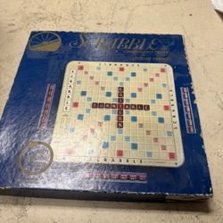 Vintage 1982 Scrabble Board Deluxe Edition Turntable Base Complete