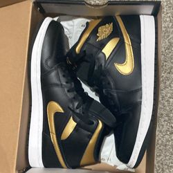 air jordan 1s mid black and metallic gold