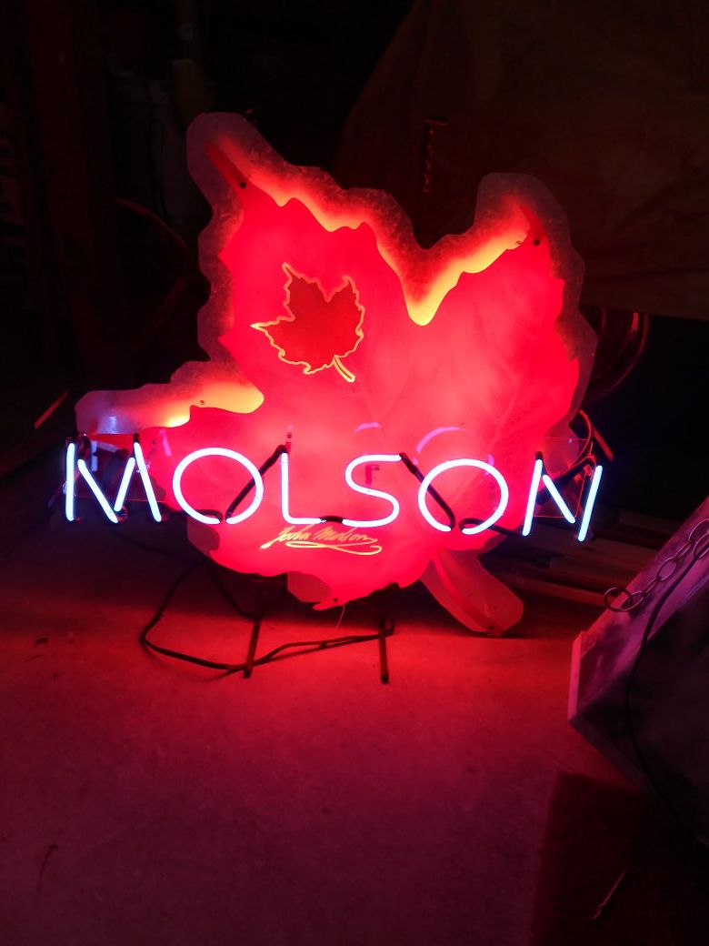 MOLSON. LIGHT