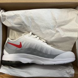 NWB Nike Air Max Invigor Youth Tennis Shoes, Size 2