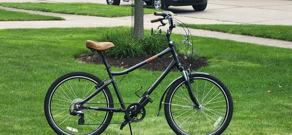 GIANT SUEDE 7D - LARGE FRAME BIKE - SEVEN SPEED - SUSPENSION FORK - COMPLETELY SERVICED