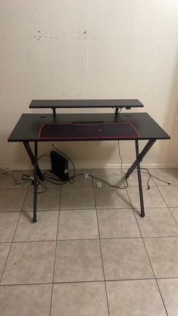 Gaming dest and chair