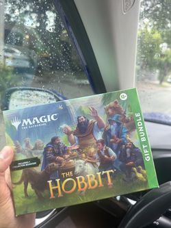 Magic The Gathering TCG: The Hobbit Gift Bundle - includes 1 collectors booster