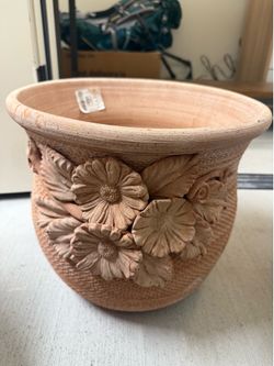 MADE IN ITALY handmade textured exterior, floral applique, handmade, drainage hole 14in D, 12.25in H