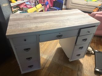 Vanity desk