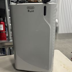 DeLonghi Pinguino Portable AC – 6900 BTU – Hose + Remote – Works Great