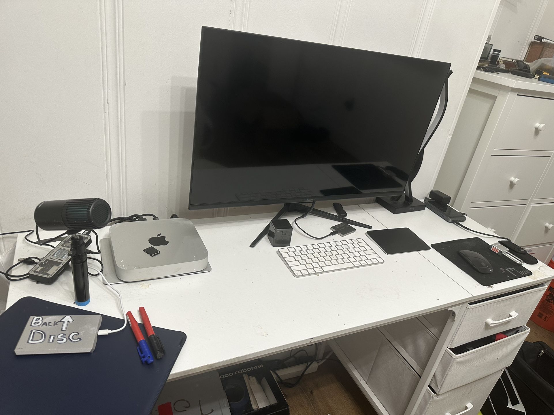 ONN 24” LED SLIM DESIGN MONITOR - Like new - Works - $ 200