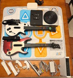 Nintendo Wii - Controllers and Games Included
