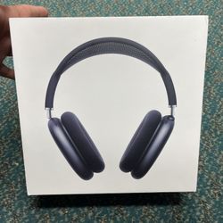 HEADPHONES, ELECTRONICS APPLE APPLE AIRMAX USED W CHARGER AND BOX MGYH3AM'A