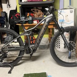 2021 Trek Rail 9.8 Size Small Emtb